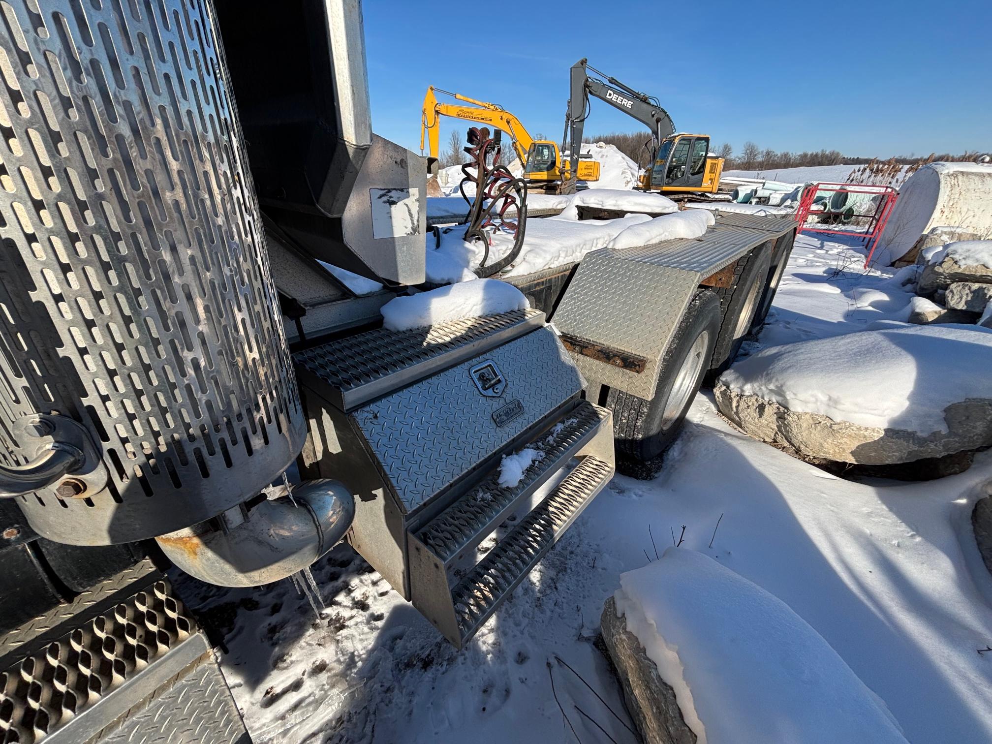 2003 PETERBILT 385 - Image 17